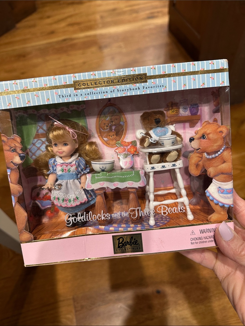 Barbie Goldilocks and the Three Bears Box Art - Blue/Pink/Gold - Picture 4 of 13